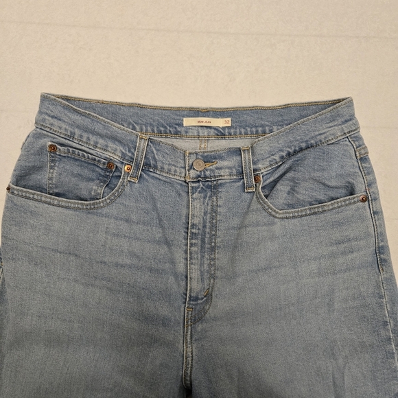 Levi's Mom Jeans - Picture 4 of 10